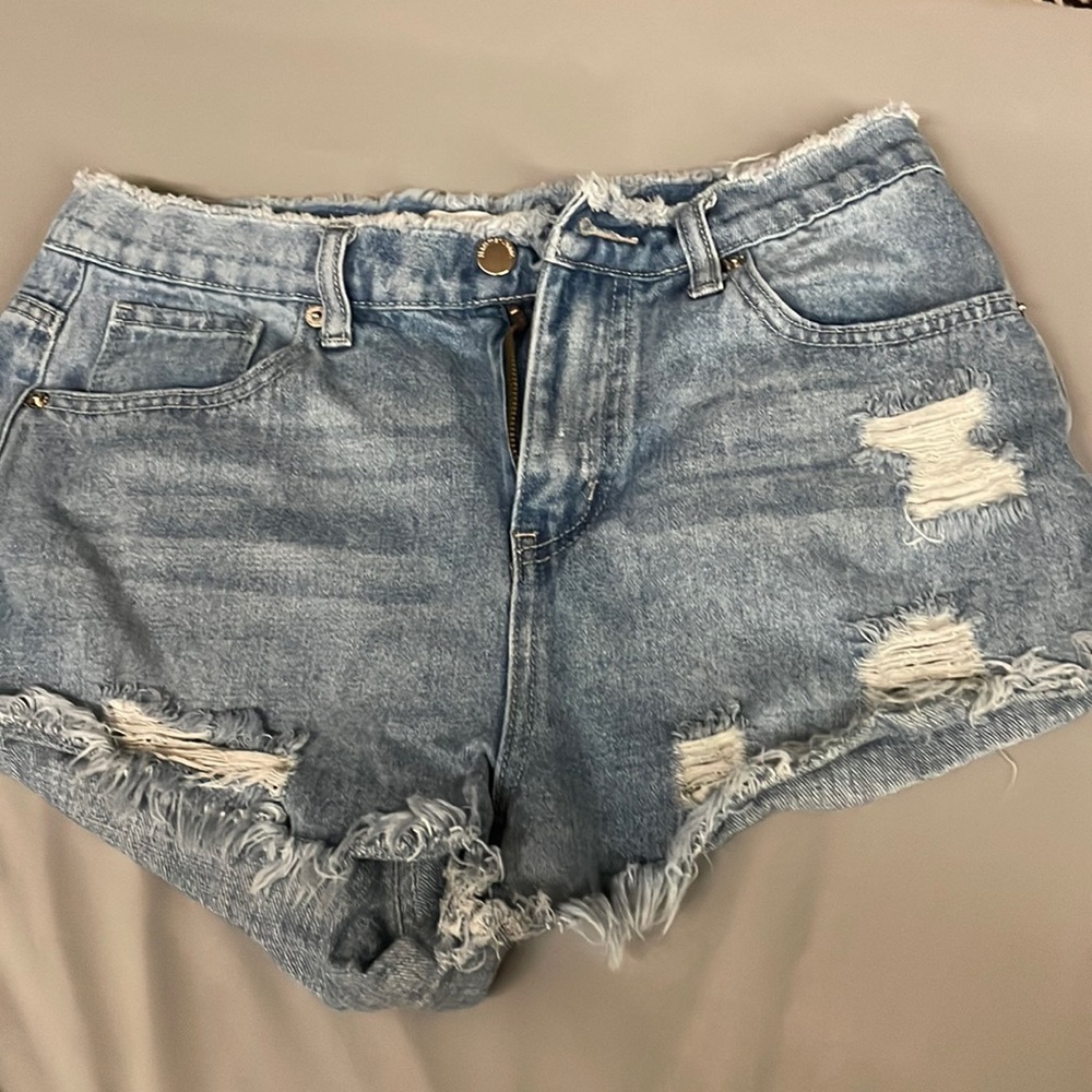 Size medium trendy women’s shorts